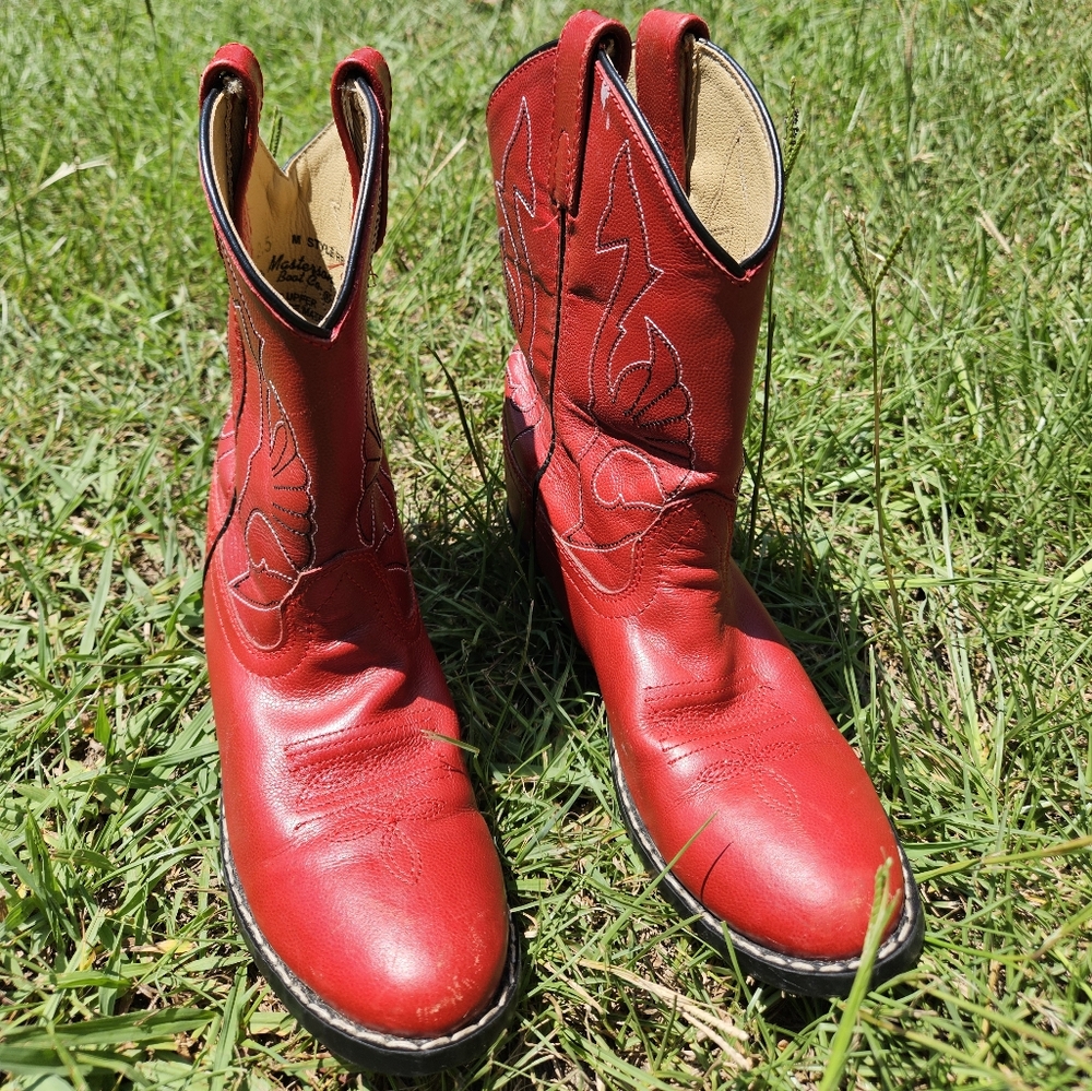 Masterson Boots Girl's Red 2.5 Warn but not much.